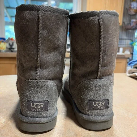 EXCELLENT UGG Classic Short II Suede Boots Gray Twinface Sheepskin Lining 6 - Picture 12 of 13